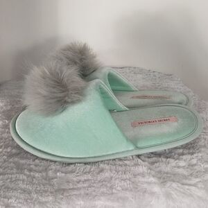 Victoria's Secret PomPom Slippers 